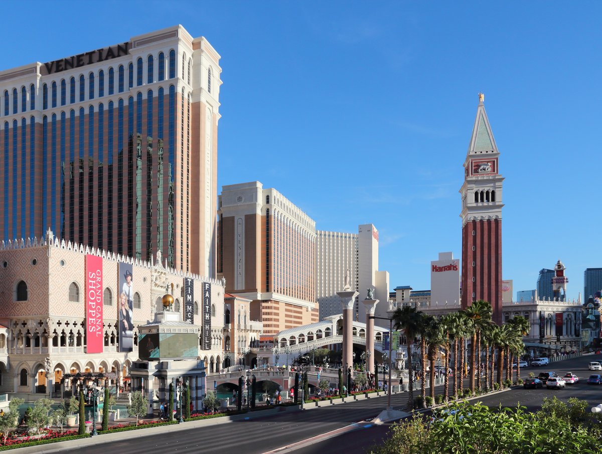 11_The_Venetian_Las_Vegas_-_luxury_hotel_and_casino_in_Las_Vegas_Strip